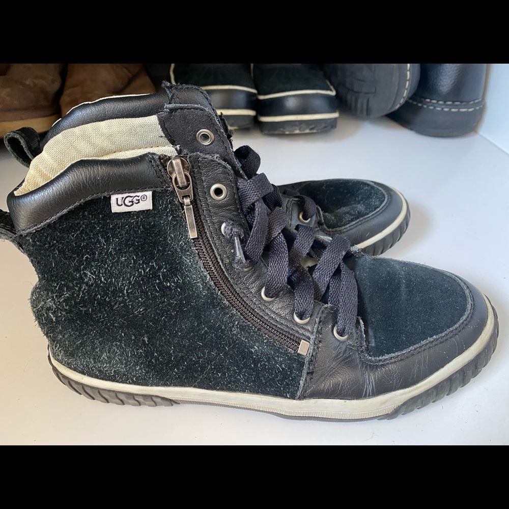 - Ugg shoe boots